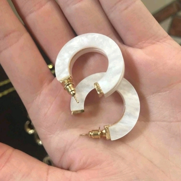 💖 2/$30 White Gold marble Minimalist Boho Chunky Hoop Clean girl earrings New - Picture 11 of 12